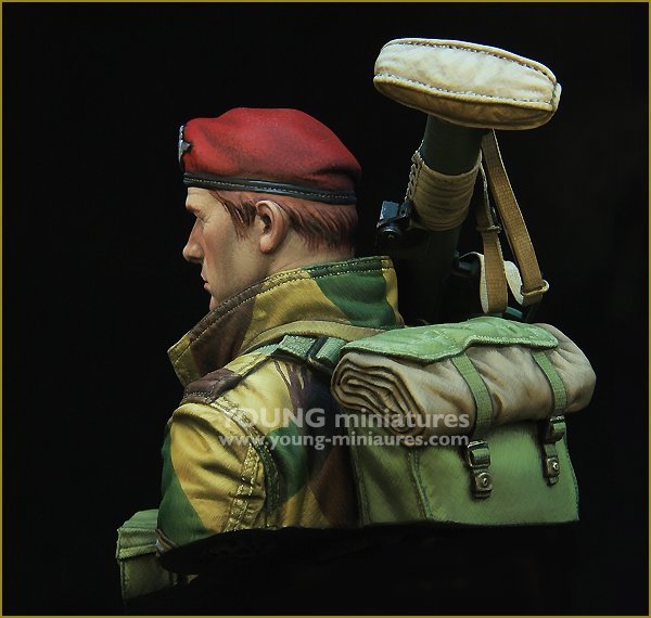 Young Miniatures YM1871 British Airborne WWII with PIAT 1/10