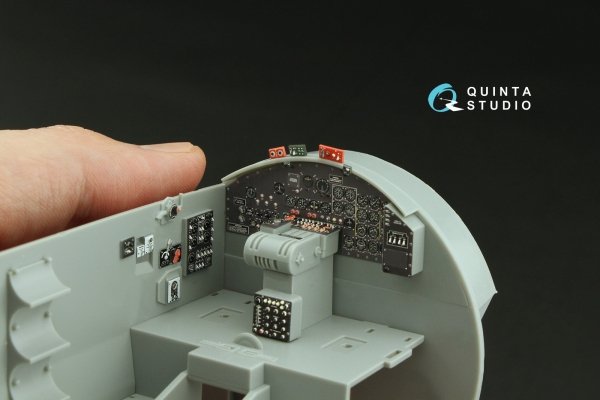 Quinta Studio QD32233 Boeing B-17E/F Pilot's cockpit. 3D-Printed coloured Interior on decal paper (HK models) 1/32