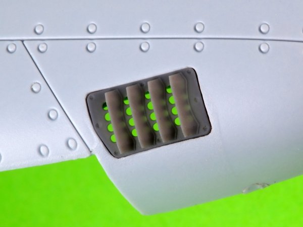 Master AM-48-191 P-51 Mustang - pokrywa wlotu powietrza do gaźnika - typ z żaluzjami dla RAF - wersja B (do modelu Airfix) 1/48