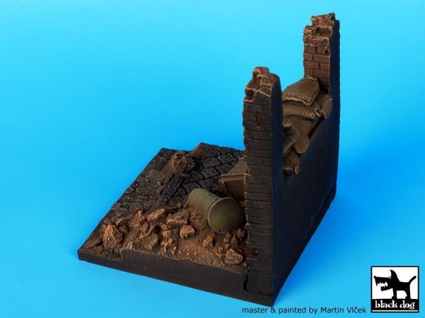 Black Dog D35014 Wall with sand bags base 1/35