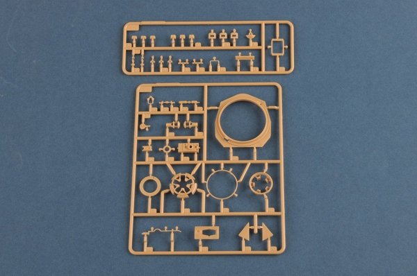 Hobby Boss 80151 German Type III/IV Hybrid Chassis Tank Small Turret 1/35