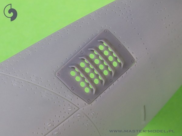 Master AM-32-137 P-51 Mustang - pokrywa wlotu powietrza do gaźnika - typ z żaluzjami dla RAF - wersja A (do modelu Tamiya) 1/32