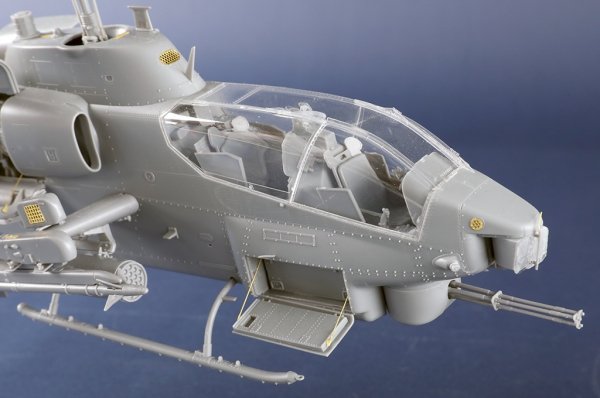 Trumpeter 05117 AH-1W Super Cobra (Turned Exhaust) 1/35