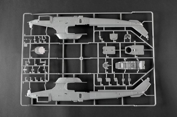 Trumpeter 05117 AH-1W Super Cobra (Turned Exhaust) 1/35