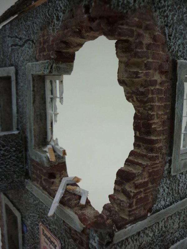 RT-Diorama 35175 Damaged Village House 1/35