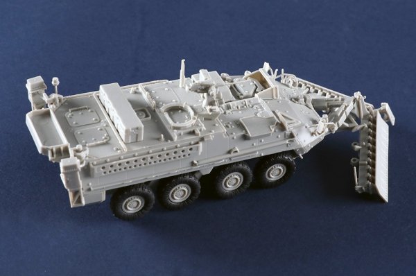 Trumpeter 07427 M1132 Stryker Engineer Squad Vehicle w/SMP 1/72