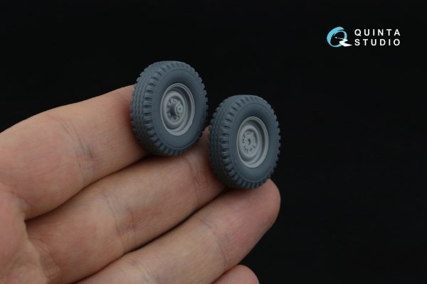 Quinta Studio QT35013 UAZ-469 Family tyre set (Zvezda) 1/35