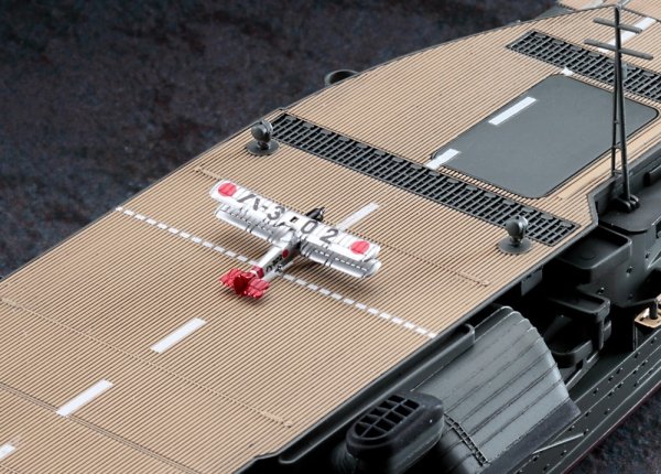 Hasegawa 30072 Japanese Navy Aircraft Carrier Akagi "Three Flight Deck" w/ Carrier-Based Aircraft Set (Biplane) 1/700