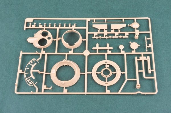 Hobby Boss 82490 French EBR-11 Wheeled Reconnaissance Vehicle (1:35)