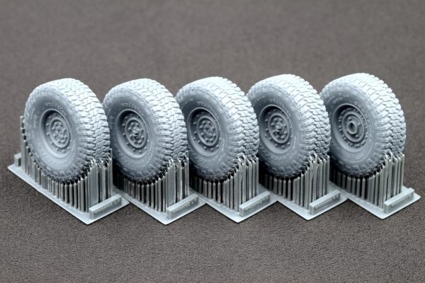 ScaleX WM 35002 HMMWV MT/R 12-bolt Ordinary wheel set (for Academy, ICM) 1/35