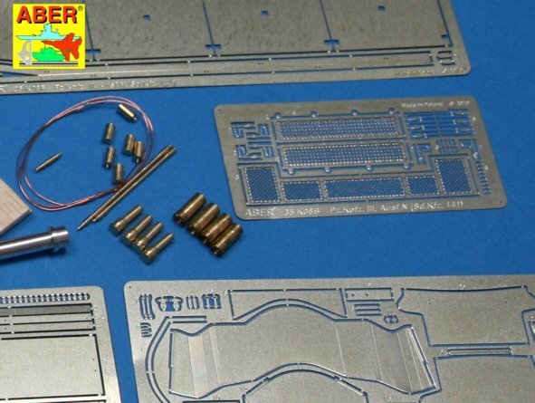 Aber 35K08 German medium tank Pz. Kpfw. III Ausf. N (Sd. Kfz.141) (1:35)