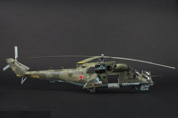 Zvezda 7315 MI-24P HIND SOVIET ATTACK HELICOPTER (1:72)