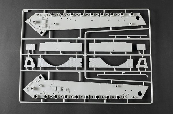 Trumpeter 00949 Pz.Kpfw.VI Sd.Kfz.182 Tiger II (Henschel 105mm) 1/16