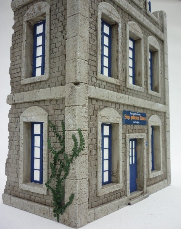 RT-Diorama 35198 Damaged City Building 1/35