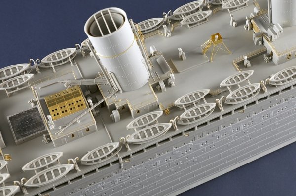 Trumpeter 03720 Olympic 1/200 