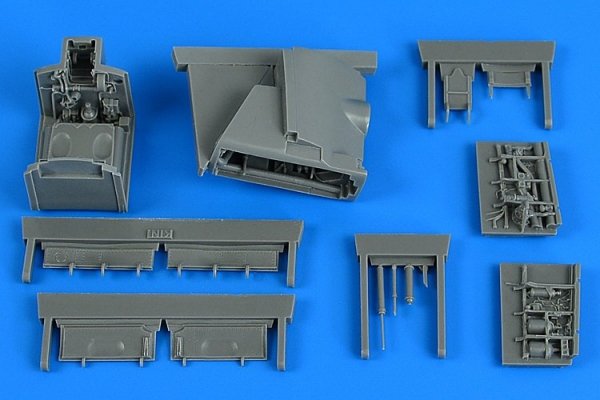 Aires 4838 Harrier GR.1/GR.3 wheel bay 1/48 KINETIC