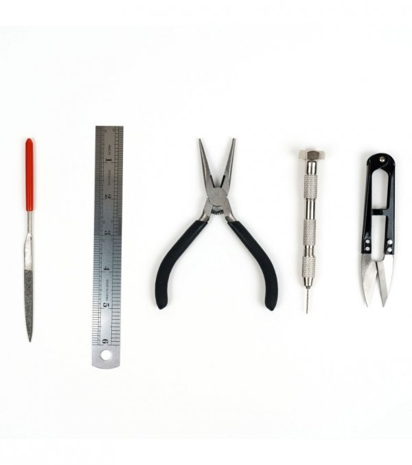 ARTESANIA LATINA 27050N Podstawowy zestaw narzędzi nr 3 - nożyczki do nici, linijka, wiertarka ręczna, pilnik i szczypce