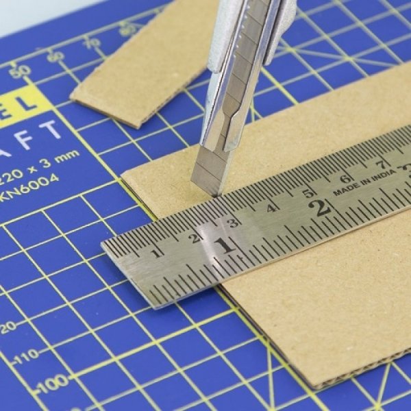 Modelcraft PKN1900 Snap Off Knife &amp; 10 Blades