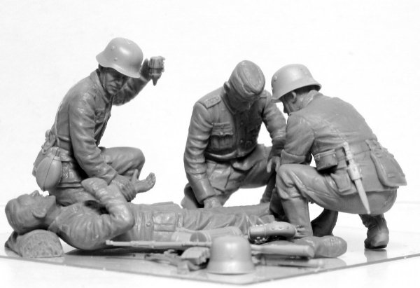 ICM 35620 WWII German Military Medical Personnel 1/35
