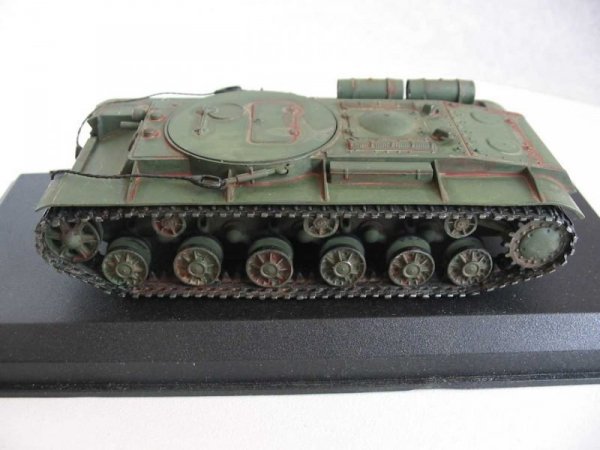 PST 72038 Armored Tow Tractor KV-T 1/72