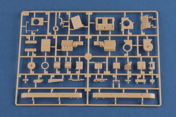 Hobby Boss 83894 French R35 with FCM turret tank 1/35