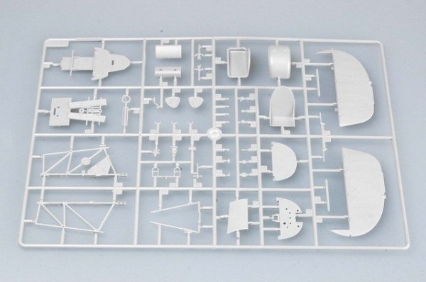 Trumpeter 02416 HURRICANE Mk.IIC/TROP (1:24)