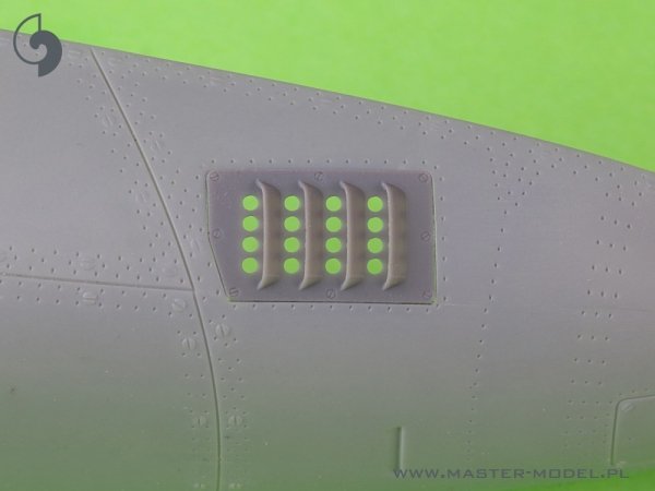 Master AM-32-137 P-51 Mustang - pokrywa wlotu powietrza do gaźnika - typ z żaluzjami dla RAF - wersja A (do modelu Tamiya) 1/32