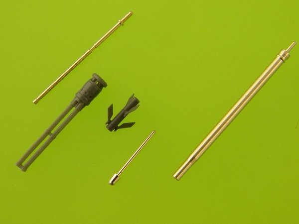Master AM-48-126 Mi-24 (Hind D/E) - JakB-12.7 machine gun barrel and DUAS probe (metal and resin parts) 1:48
