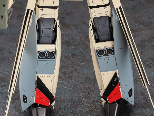 Hasegawa 65733 YF-19 Battroid Macross Plus 1/72