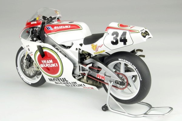 Beemax 13001 Suzuki RGV500 1993 World Champion 1/12