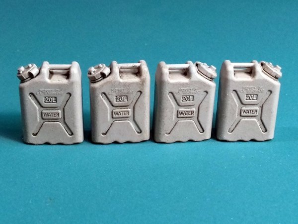 EUREKA XXL E-044 US Military Water Canisters 1:35