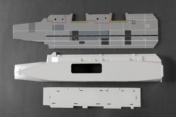 Trumpeter 06751 Queen Elizabeth Aircraft Carrier 1/700
