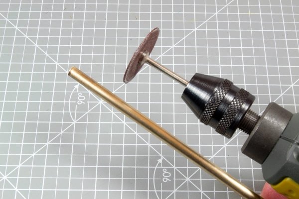 AK Interactive AK9105 BRASS PIPES 0.6MM Ø. 5 UNITS.