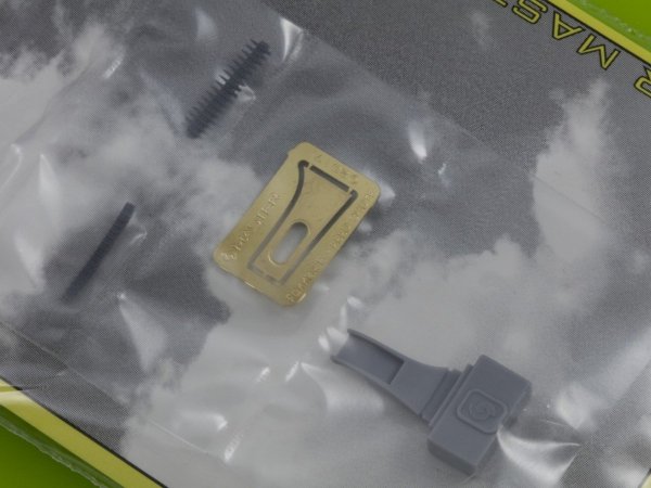 Master AM-32-105 Fokker E.II/E.III (Early) Ammunition feed chute with belt for LMG 08 Spandau (1:35)