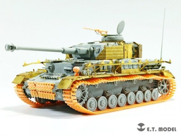 E.T. Model P35-023 WWII German Pz.Kpfw.III/IV (Based on Type 3,Narrow) WinterKetten ( 3D Printed ) 1/35