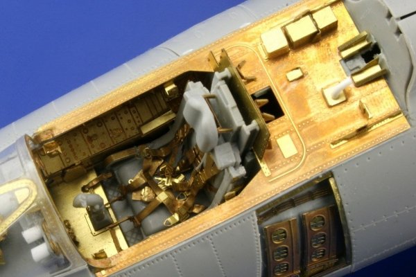 Eduard 32612 F-100D seat 1/32 Trumpeter