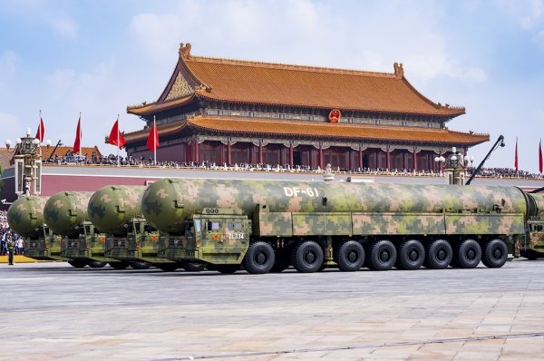 Hobby Boss 82964 DF-61 ICBM 1/72