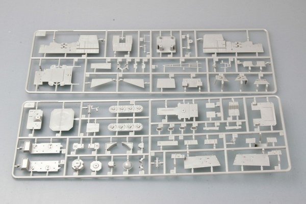Trumpeter 04519 Russian Navy Slava class Cruiser Varyag ex-Chervona Ukrayina (1:350)