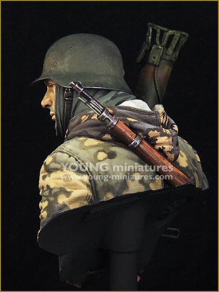 Young Miniatures YM1865 German Waffen SS with Panzerschreck 1/10