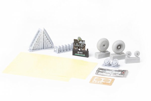 Eduard 644298 P-40E w/ rounded exhaust stacks LööKplus Eduard 1/48