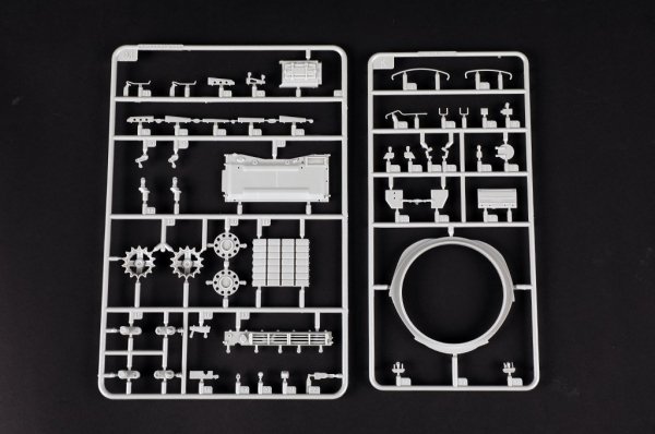 Trumpeter 09602 Soviet T-72 Ural with Kontakt-1 Reactive Armor 1/35