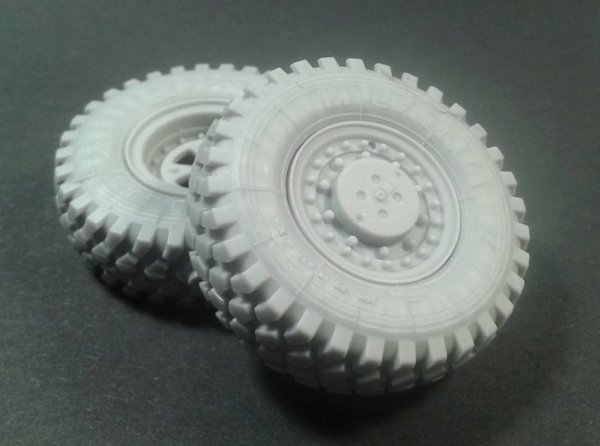 Panzer Art R35-587 RG-31 Mk5 MRAP road wheels 1/35