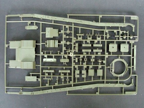 Trumpeter 00205 HQ-2 Missile With Loading Cabin (1:35)