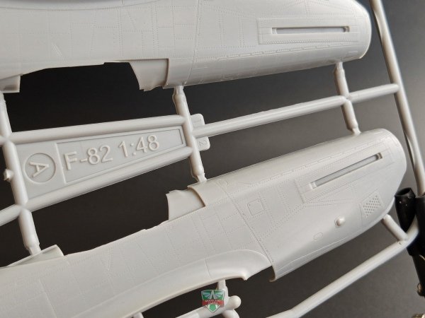 Modelsvit 4818 F-82F/G Twin Mustang 1/48