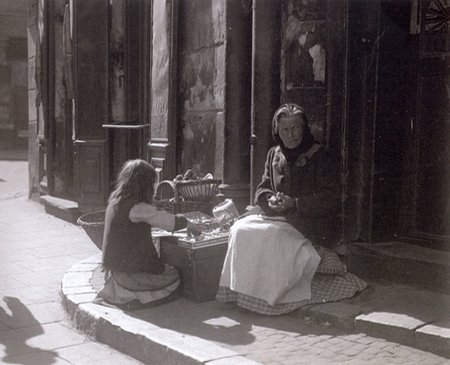 Toro 35F132 Lata Trzydzieste - Figurka - Uliczny Stragan ze Słodyczami 1/35