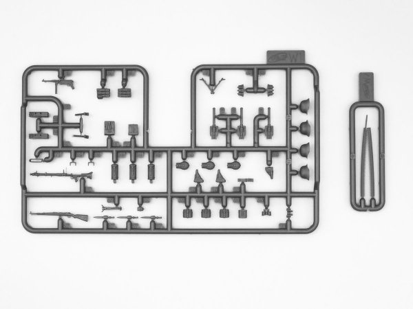 ICM 35588 G7107 in German Service with infantry 1/35