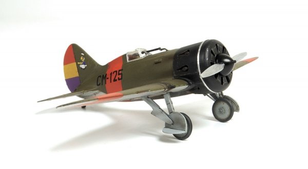 Zvezda 7330 I-16 Polikarpov Type 5 Soviet Fighter Aircraft WWII 1/72