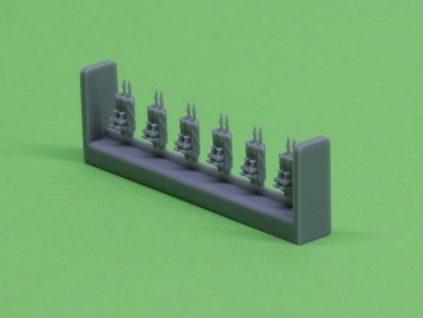 Master SM-350-093 USN 40 mm/56 Bofors quadruple mount ver.1 / with Mk-51 director - (resin, PE and turned parts) - (6pcs) 1:350