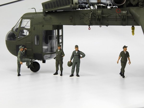 ICM 53101 US Helicopter Pilots (1960s-1970s) 1/35