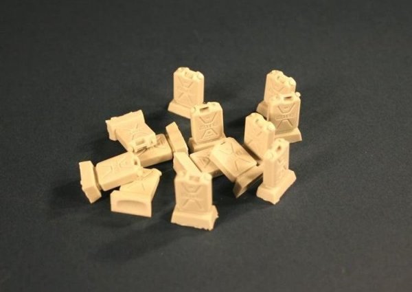 Panzer Art RE35-066 Modern British 20l canisters 1/35